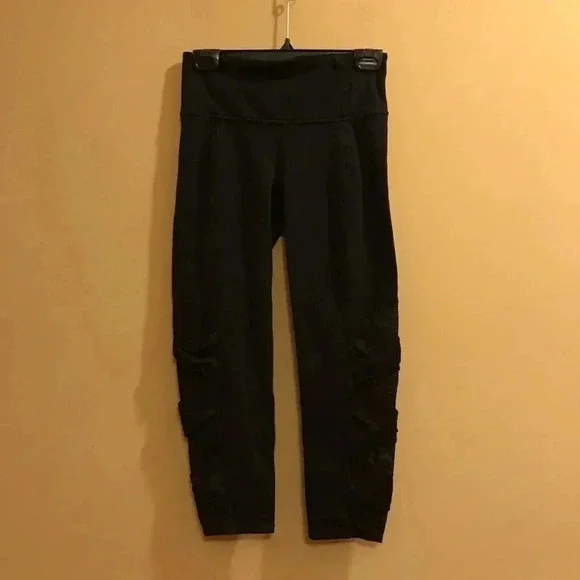 Athleta Capri Criss Cross Chaturanga Leggings - Picture 4 of 11